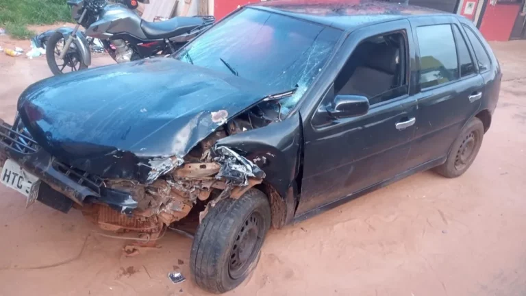 Motociclista morre ao colidir contra carro e ser arremessado a 15 m do local do acidente