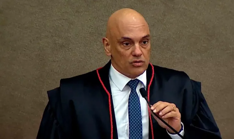Alexandre Moraes manda empossar deputados federais envolvidos com atos de terrorismo do dia 8