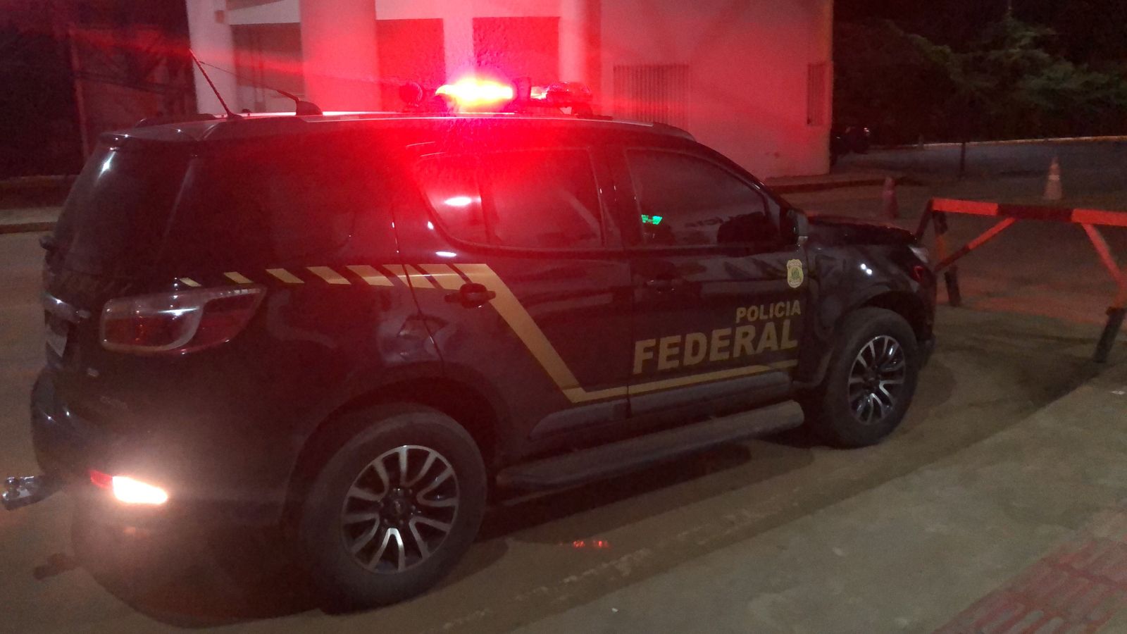 PF no Acre prende angolano foragido e acusado de fraude milionária contra a Caixa PF no Acre prende angolano foragido e acusado de fraude milionária contra a Caixa