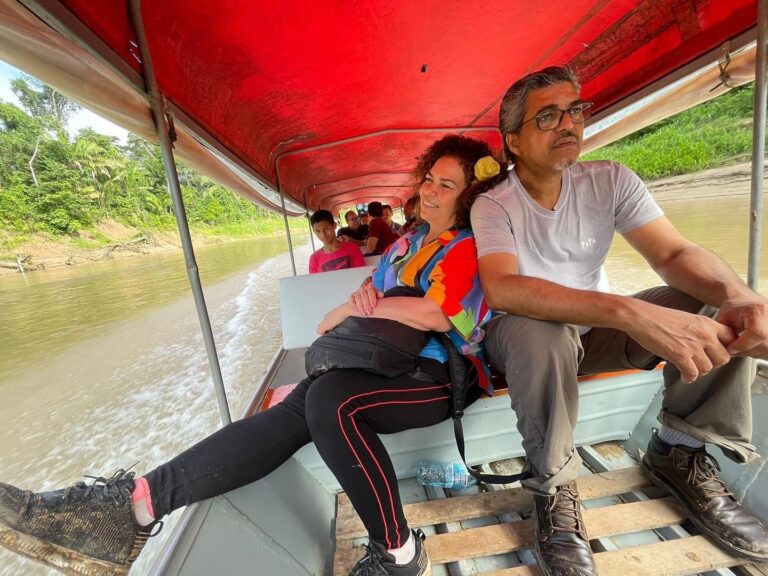 Perpétua compartilha momento íntimo com vinho ao lado do deputado Edvaldo Magalhães