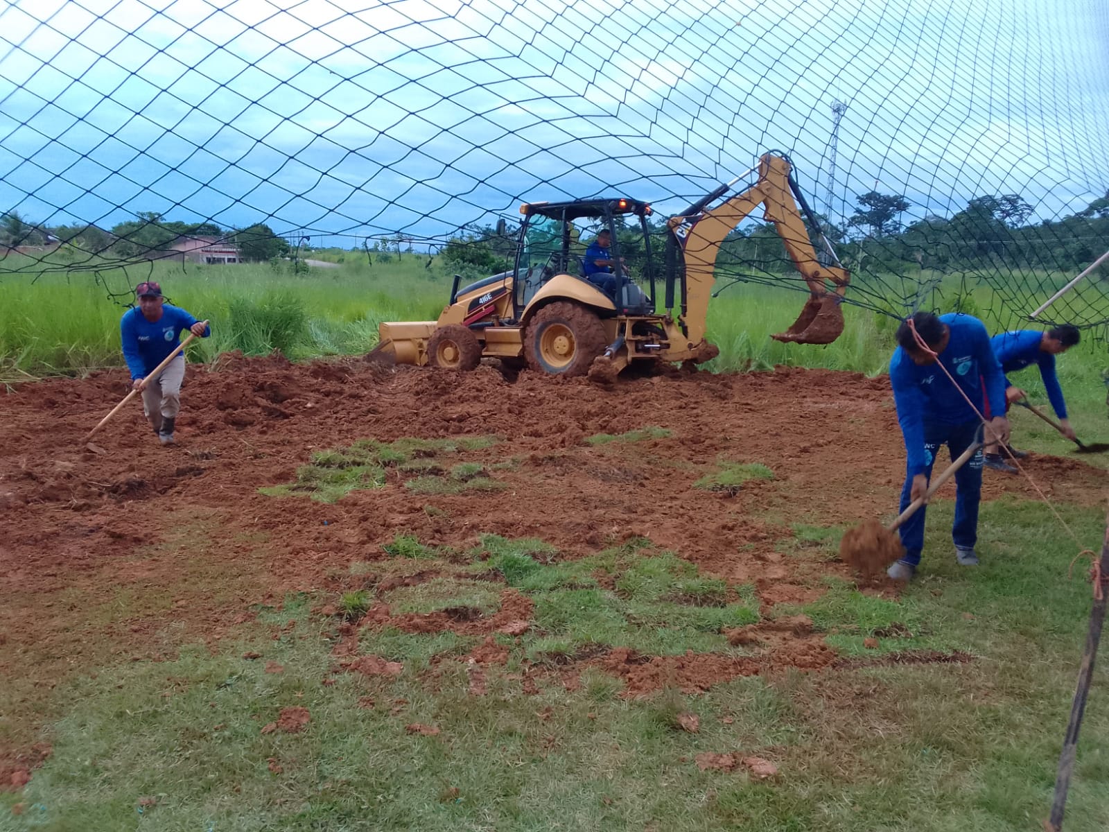 Prefeitura age rápido no reparo de adutora normalizando abastecimento de água na Cidade do Povo