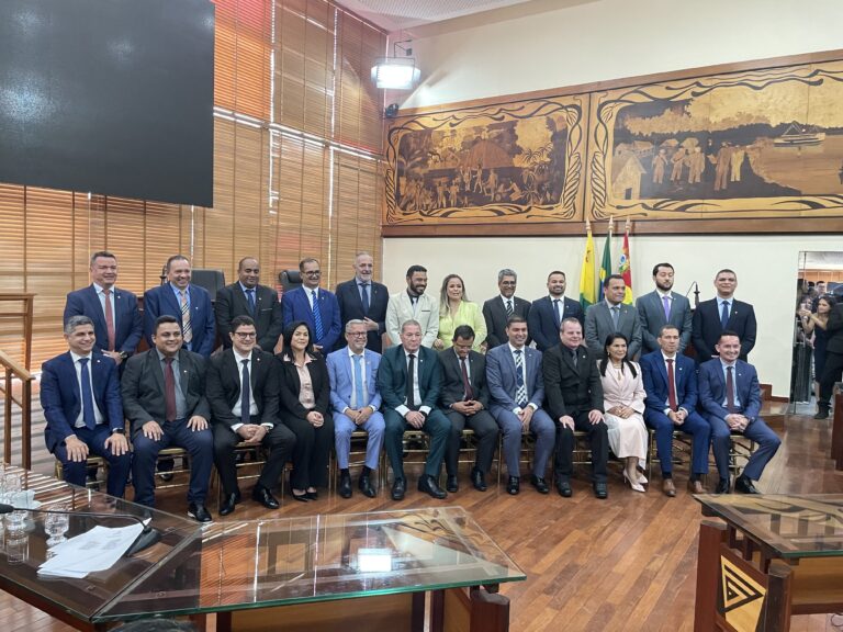 Dos 24 deputados empossados na Aleac, apenas 3 são mulheres
