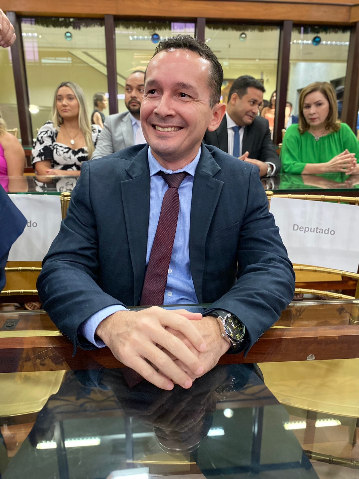 Adailton usa a Tribuna e cobra do governo o Piso da Enfermagem, o Auxílio Saúde e o PCCR