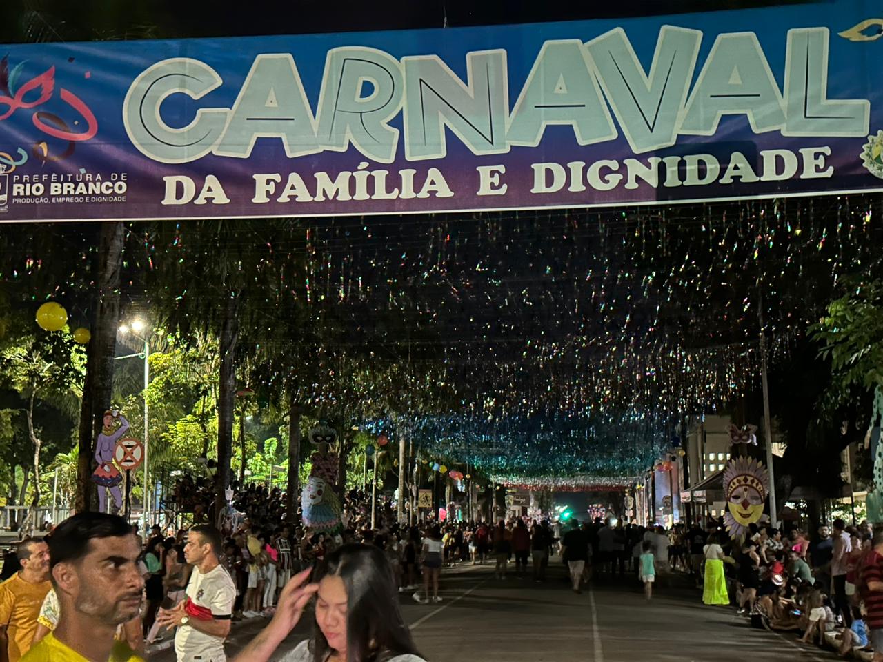 Furto de fiação causa transtorno na apresentação dos blocos na Getúlio Vargas