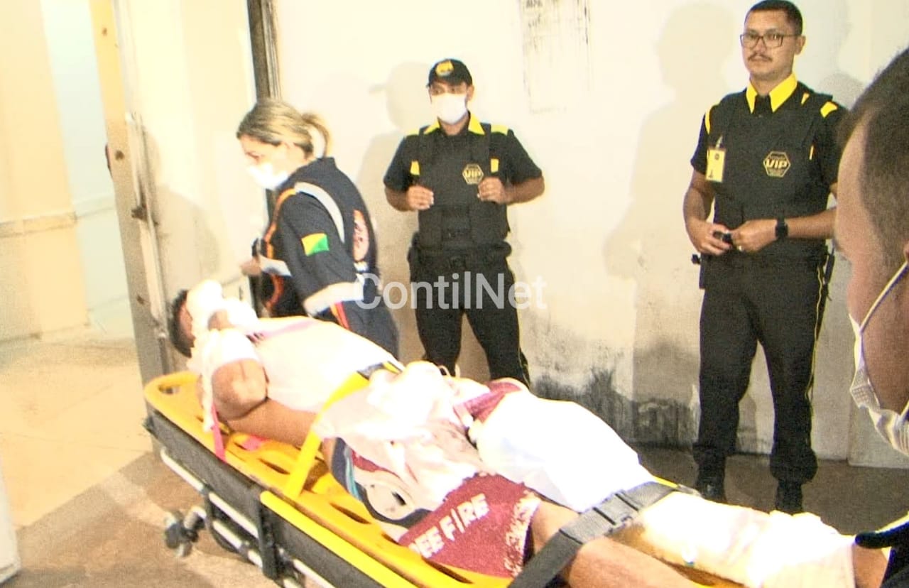 Criminosos invadem residência em Rio Branco e espancam jovem a pauladas na frente da mãe