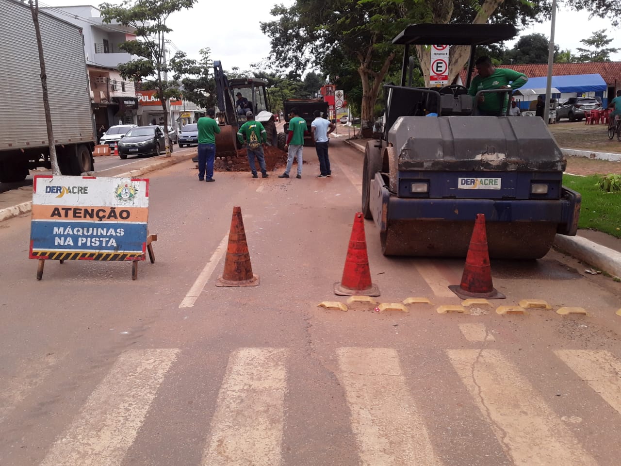 Deracre realiza tapa-buraco em Senador Guiomard