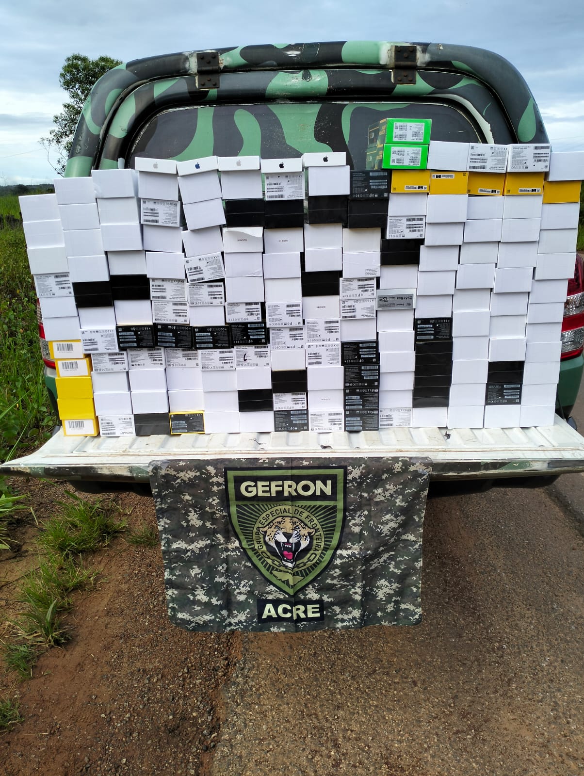 Gefron apreende homem acusado de contrabando de celulares no Acre