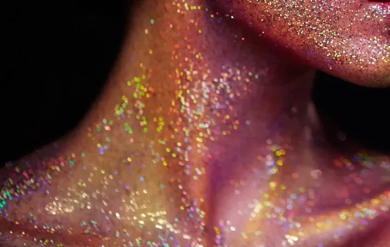 Glitter no pinto? Transar “brilhoso” no Carnaval pode trazer riscos