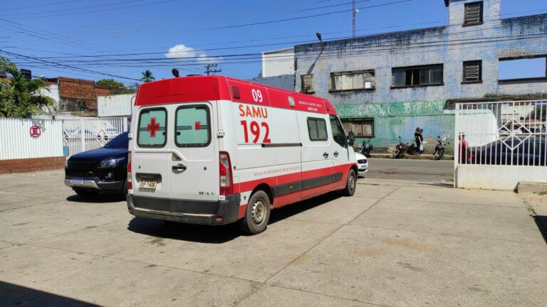 Assaltante é flagrado pela PM e leva tiro no braço na hora em que anunciava assalto