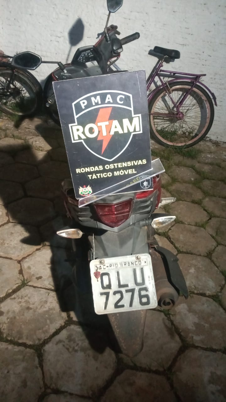 Durante operação, PM recupera motocicleta no 2º distrito da capital