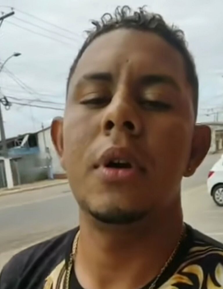 Chamado de ‘macaco imundo’, motoboy vítima de injúria racial vai denunciar agressora