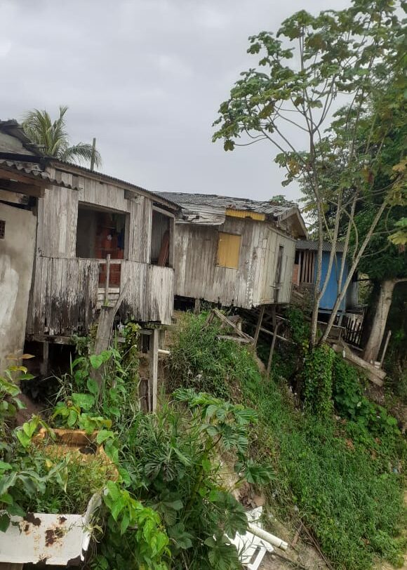 Casas correm o risco de desabar com cheia de rio no Acre: “Não temos para onde ir”