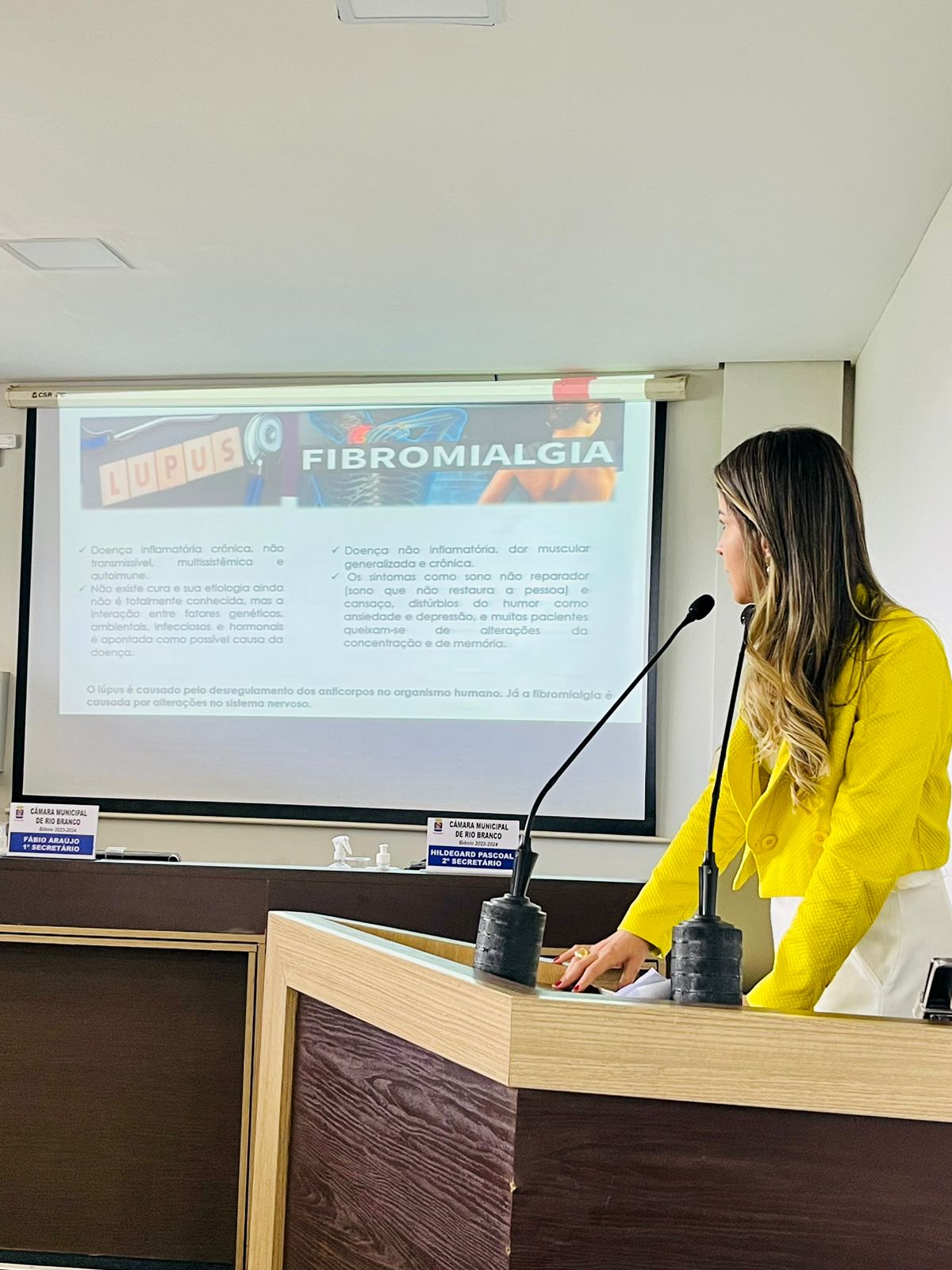 Fisioterapeuta é recebida na Câmara de Rio Branco para debater políticas sobre doenças sem cura