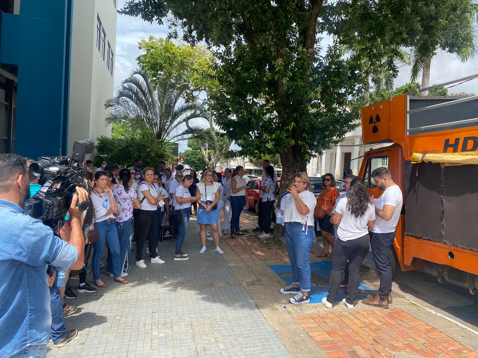 Enfermeiros fazem protesto no centro de Rio Branco cobrando novo piso e redução de jornada