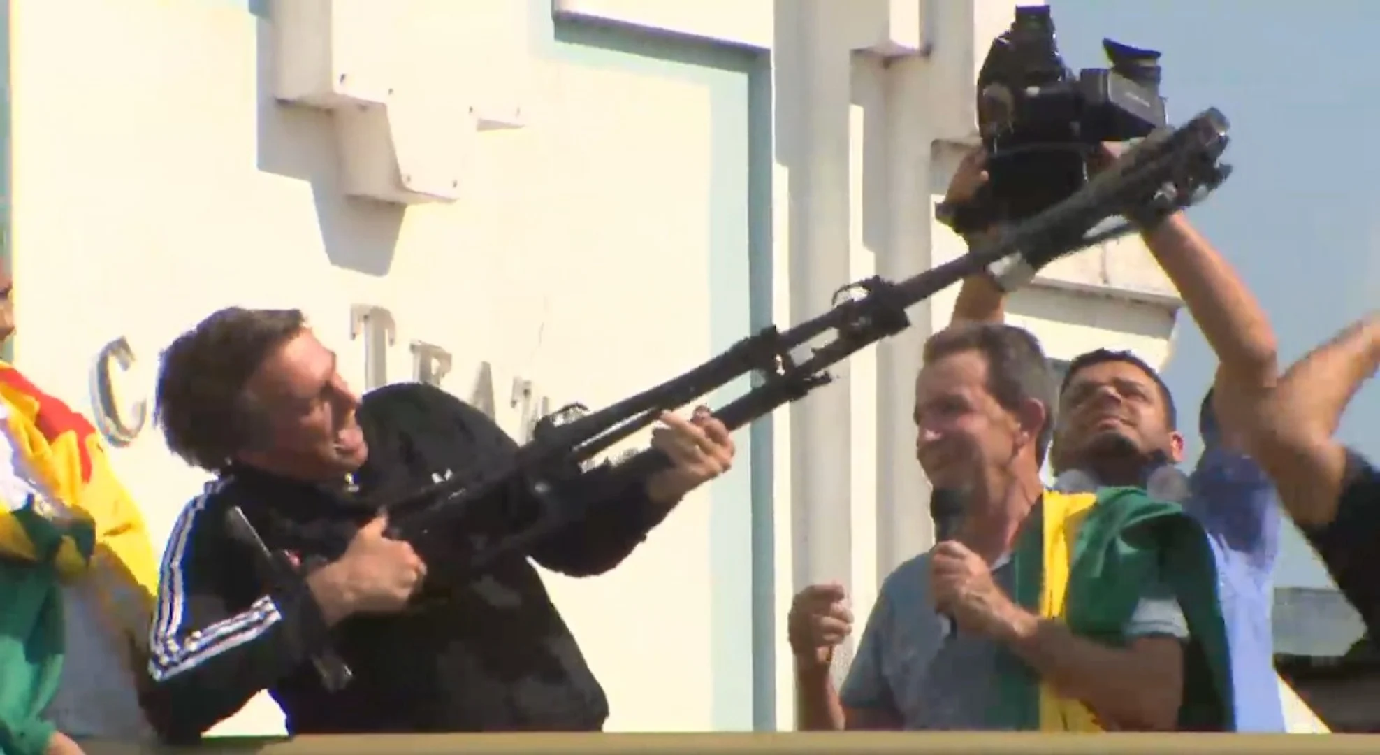 Sem presença de Bolsonaro, Câmara homenageia ex-presidente com título de cidadão rio-branquense