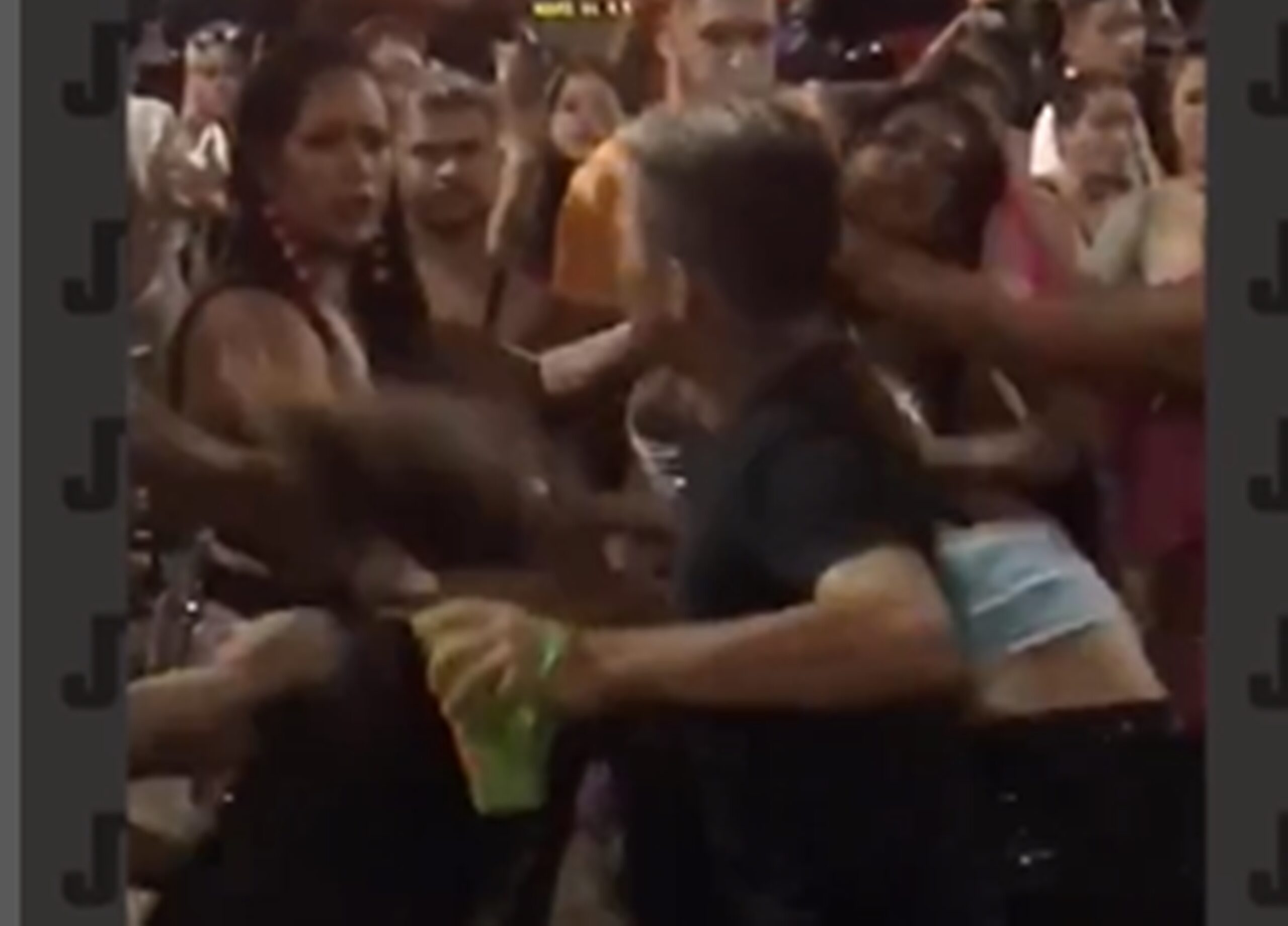 UFC no Carvanal: vídeo mostra briga entre mulheres durante folia em Cruzeiro do Sul