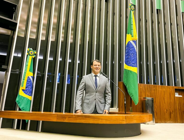 Duarte apresenta PL que permite que jovem tenha permissão para dirigir aos 16 anos