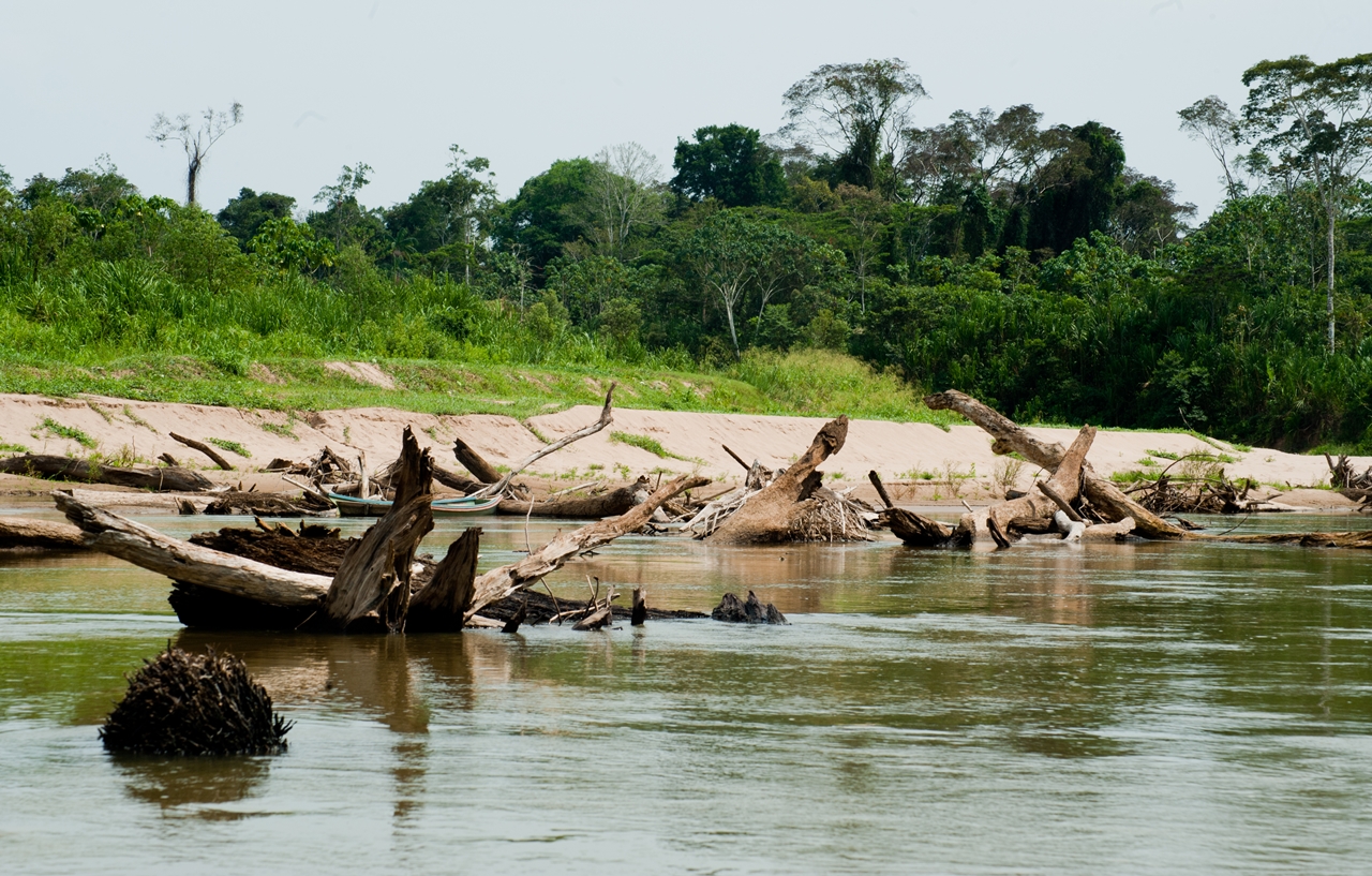 Criança de 6 anos morre após colisão entre canoas em rio no interior do Acre