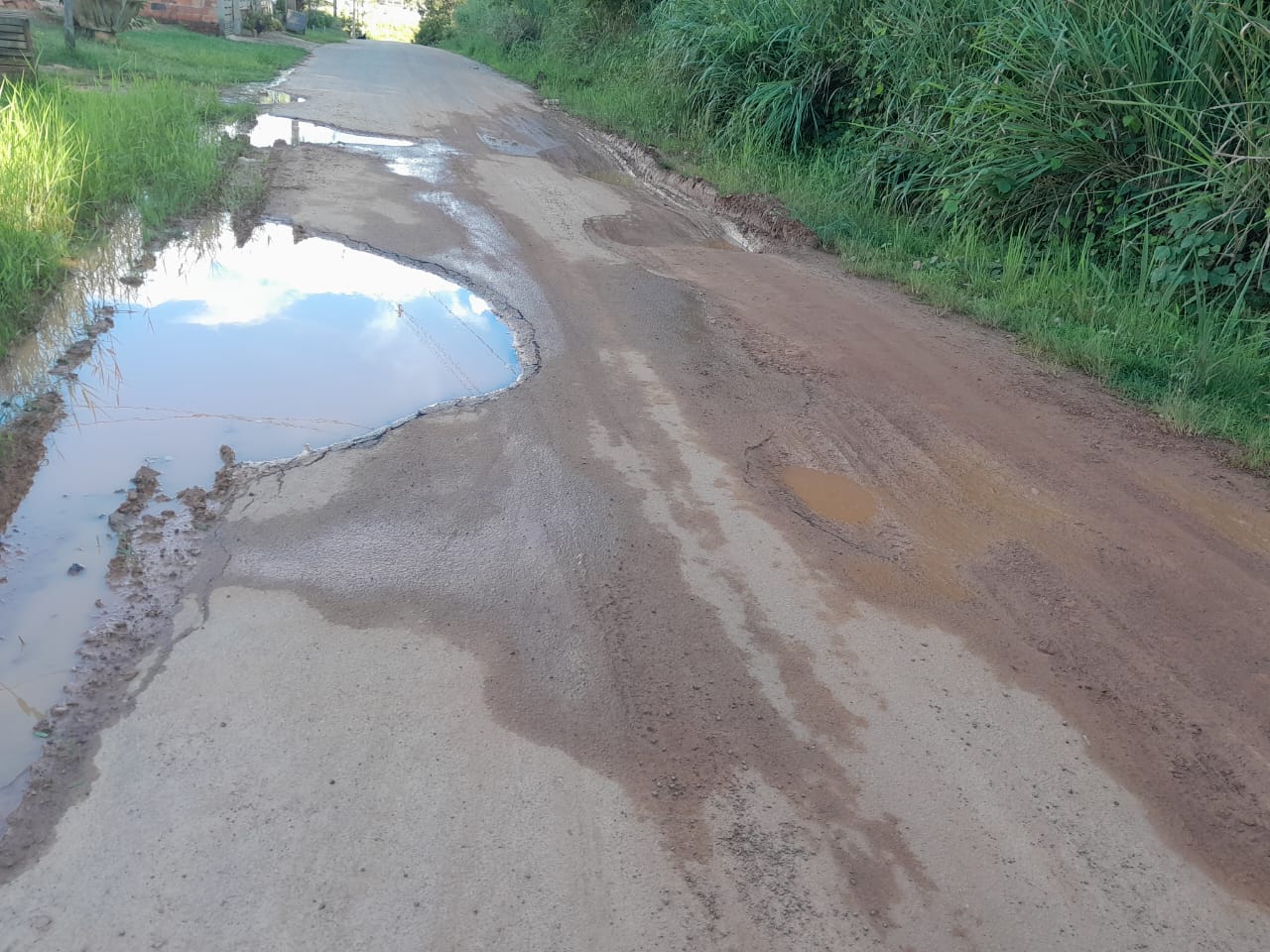 Moradores reclamam de péssimas condições de estrada em Sena Madureira