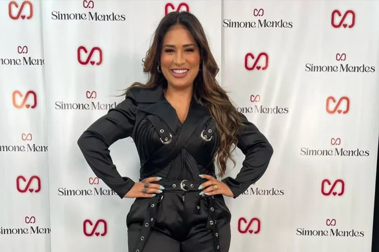 Com Erro Gostoso, Simone bate recorde com carreira solo