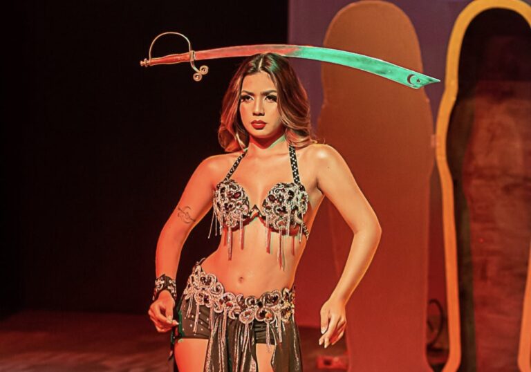 Chocante: dançarina no Acre sai de tumba e dança com espada; imagens impressionam