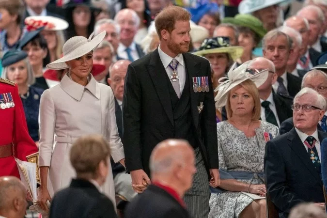 Harry e Meghan foram despejados por causa de Camilla, diz jornal