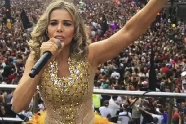 Ônibus de cantora é atingido por 21 tiros durante tentativa de assalto