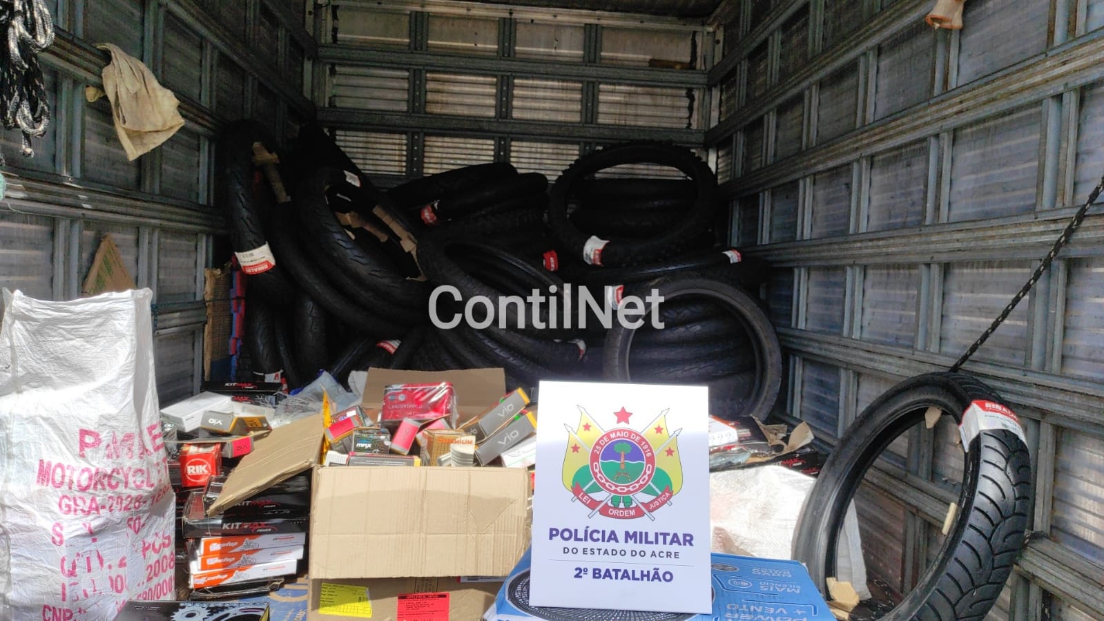 PM intercepta caminhão que transportava mercadoria furtada em Rio Branco; prejuízo de empresário era de R$ 100 mil