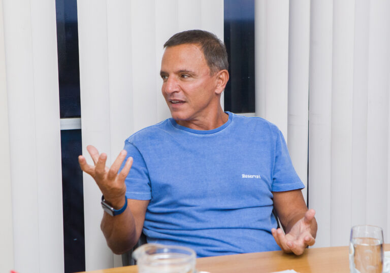 Bittar visita ex-ministro de Bolsonaro Anderson Torres e repudia prisão: “Inaceitável”