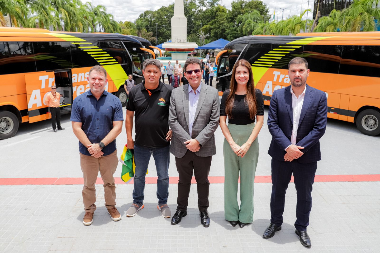 Nicolau Júnior prestigia apresentação de nova frota da empresa Transacreana