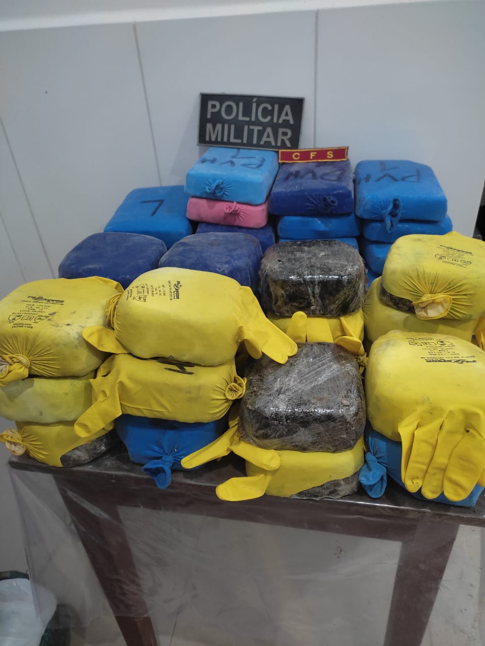 Quase 45 quilos de drogas escondidos em sacos de farinha são capturadas no Acre