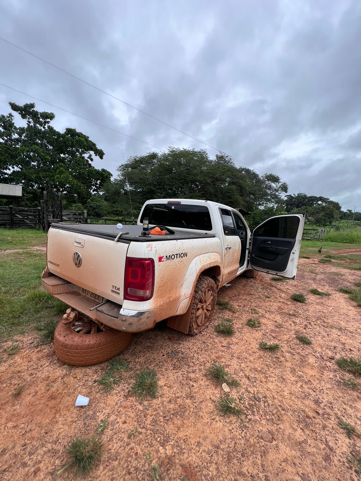 Bandidos invadem casa de família no Acre e roubam caminhonete