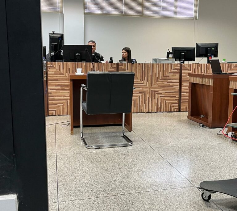 Júri de Hitalo Marinho, acusado de matar a esposa no Acre, chega ao 3º dia; veja detalhes