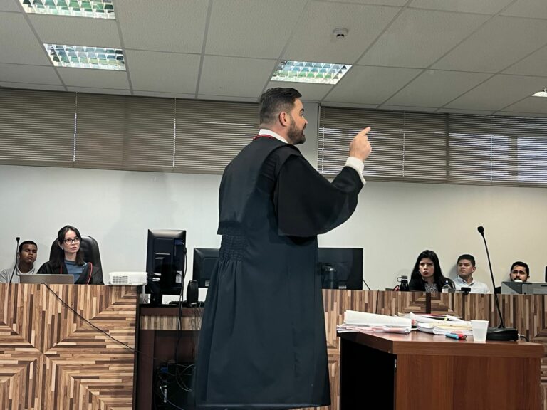 “Mentiroso e dissimulado”, diz promotor a acusado de matar esposa durante júri no Acre