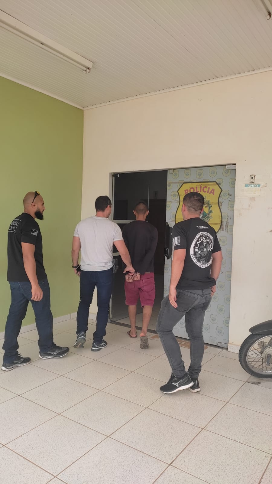 Diarista furta rifle e tenta matar vizinho com golpes de terçado no interior do Acre