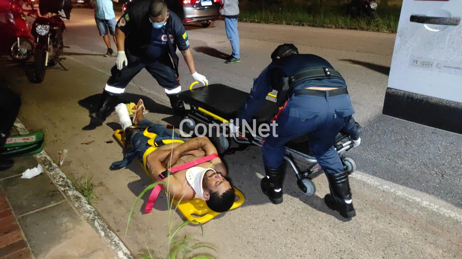 Colisão entre motos deixa motoboy e soldado do exército gravemente feridos no Acre