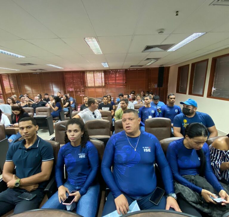 Aprovados no concurso do ISE se manifestam na Aleac: “Muitos desempregados esperando”