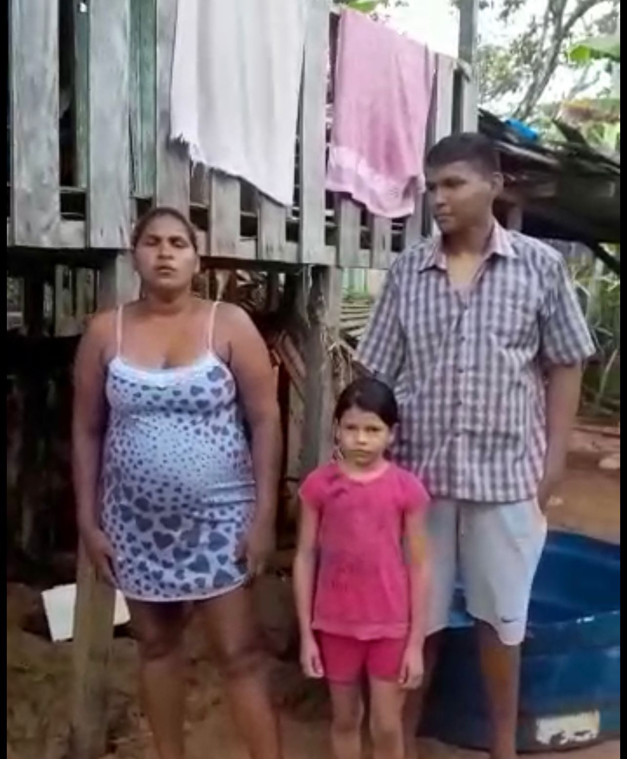 Após vazante de igarapé, moradora da Sapolândia teme perder casa e pede ajuda