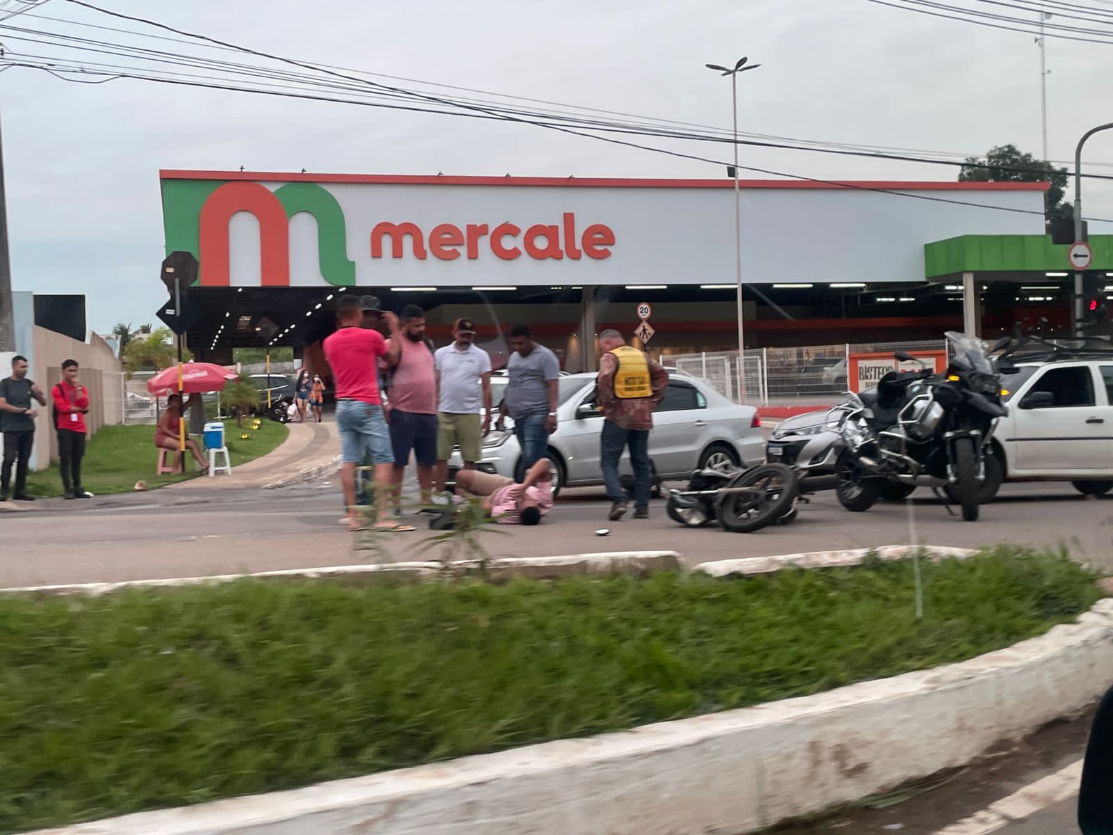 Colisão entre veículos na Avenida Ceará deixa uma pessoa ferida; FOTOS