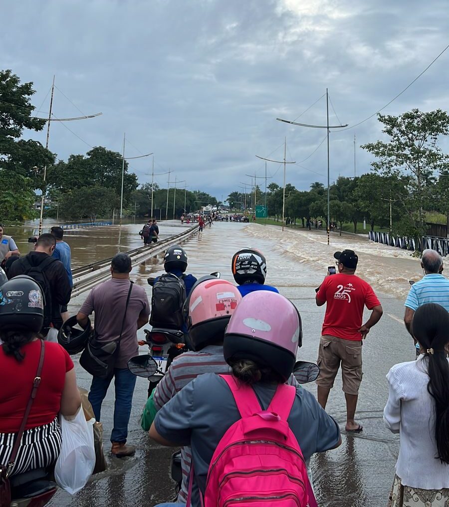VÍDEO: Igarapé Dias Martins transborda e carros ficam submersos em Rio Branco