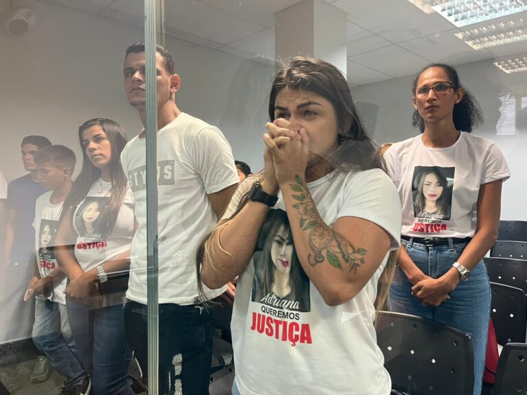 VÍDEO: Família de Adriana chora durante júri, e irmã diz que pena dada a Hitalo não é suficiente