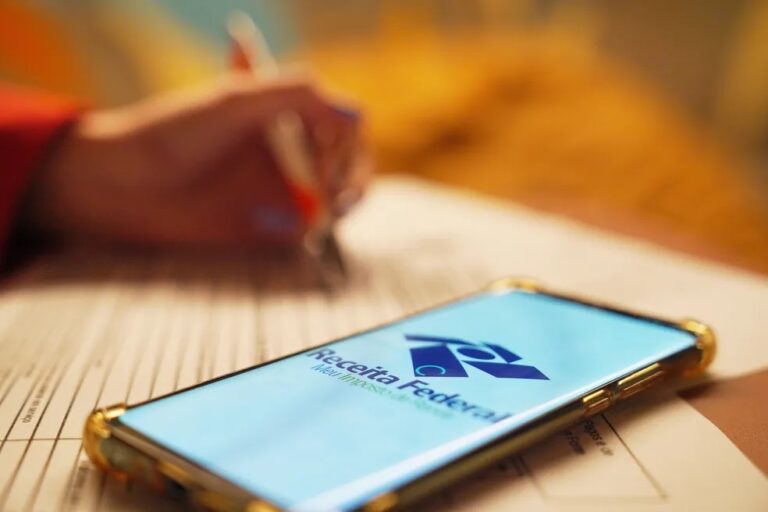 Recebeu verbas do FGTS? Saiba como declarar no Imposto de Renda 2023