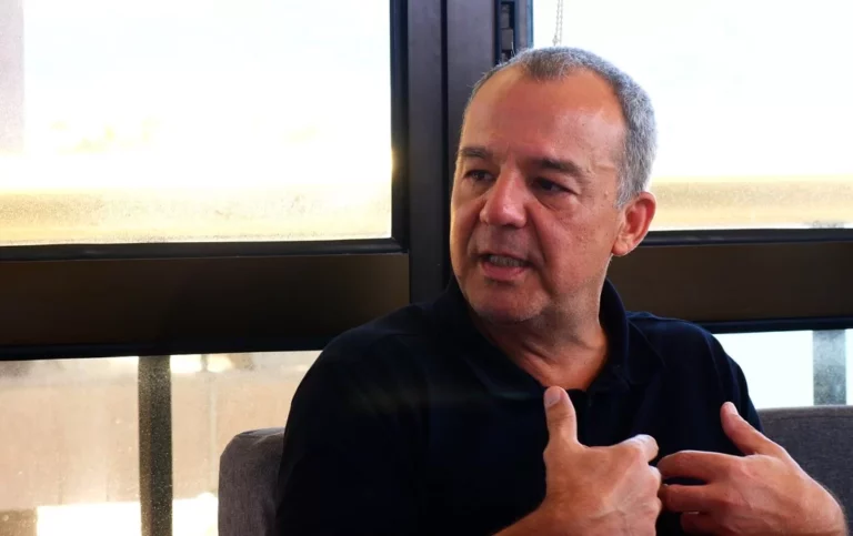 Cabral diz ter recebido abraço de Bolsonaro enquanto estava na cadeia