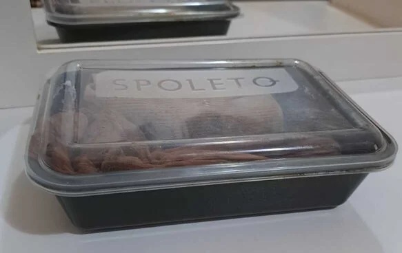Médica é presa após abortar e guardar feto em pote de marmita