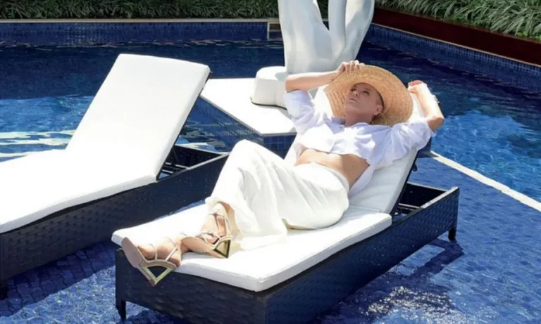 Xuxa mostra sua nova mansão: piscina, obras de arte, muito verde e sofá vegano