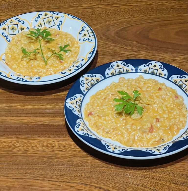 Circuito Gastronômico: aprenda a fazer o risoto de camarão com leite de coco e dendê