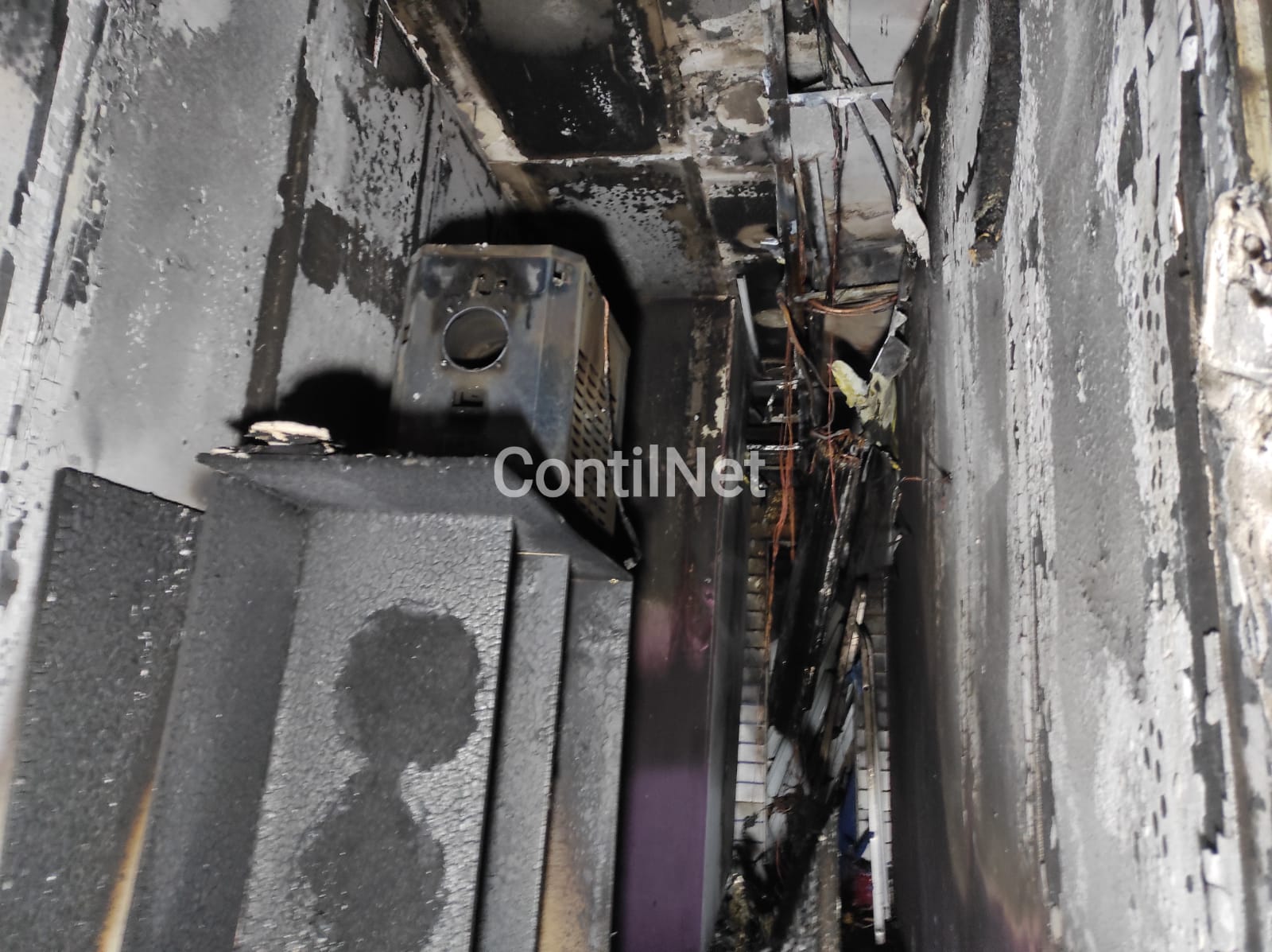Incêndio destrói loja de celulares no Centro de Rio Branco