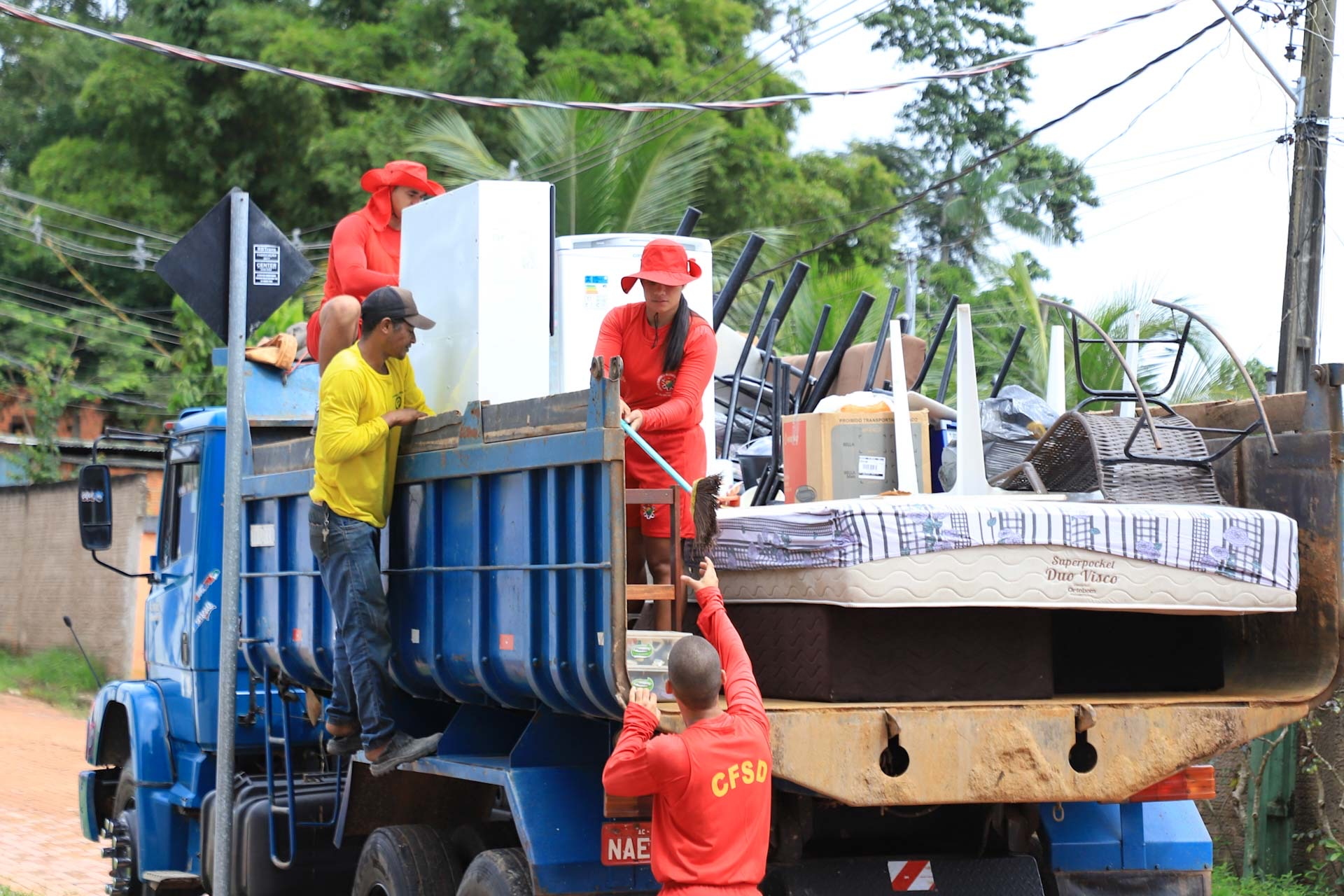 Com recuo do Rio Acre, abrigos começam a ser desmontados em Rio Branco