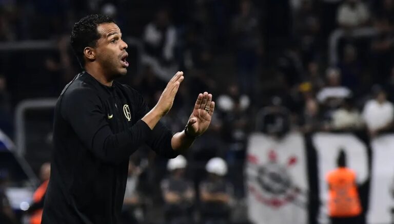 Fernando Lázaro não é mais técnico do Corinthians