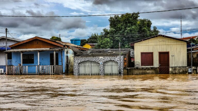 Comerciantes e produtores receberão até R$4 mil para reposição das perdas pela enchente